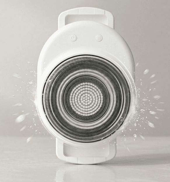 Balnea One — limpiador corporal eléctrico de pared con cabezal giratorio, foto real del producto